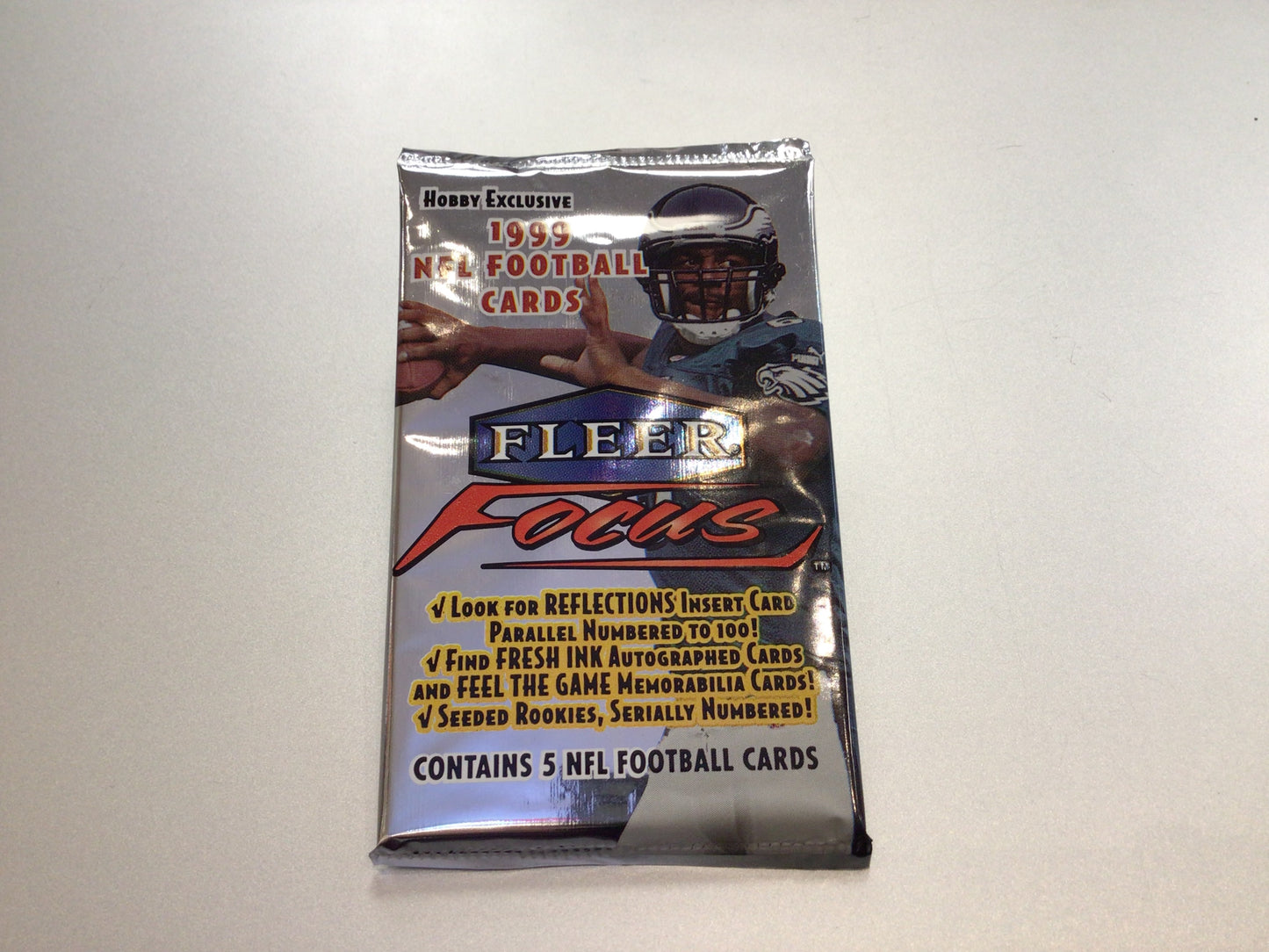 1999 FLEER FOCUS FOOTBALL 5 CARD PACK