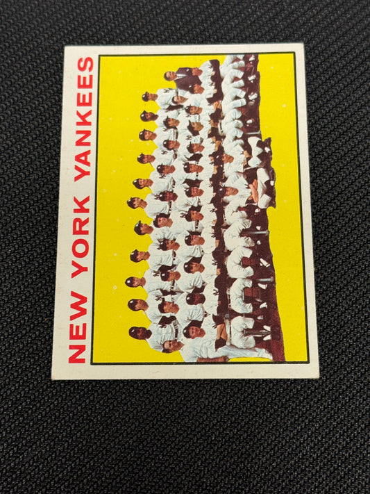 1964 TOPPS YANKEES TEAM #433  EXMT+  V15396