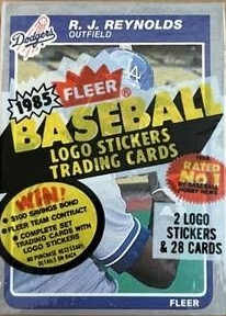 1985 FLEER BASEBALL CELLO PACK (28 CARDS + 2 LOGO STICKERS)